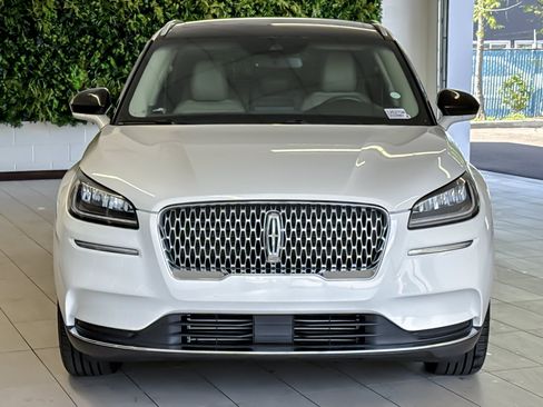 Used 2022 Lincoln Corsair AWD w/ Premium Package image 9