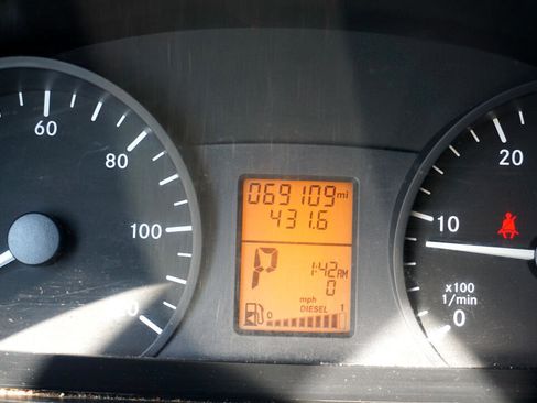 Used 2016 Freightliner Sprinter 2500 image 9