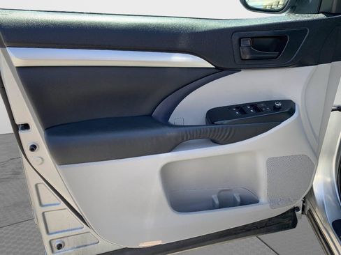 Used 2015 Toyota Highlander Plus AWD/4WD image 11