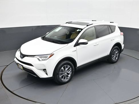 Used 2016 Toyota RAV4 XLE AWD/4WD image 14