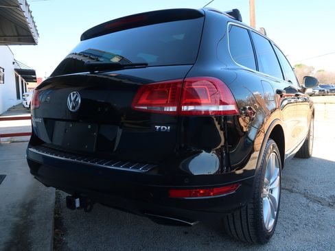 Used 2014 Volkswagen Touareg Executive image 8