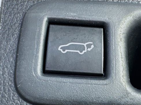 Used 2022 Toyota Highlander Limited FWD image 33