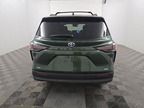 Used 2025 Toyota Sienna XLE FWD image 5