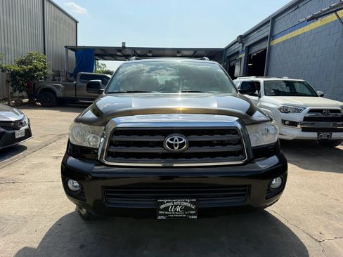 Used 2013 Toyota Sequoia SR5 w/ Premium Pkg RWD image 2