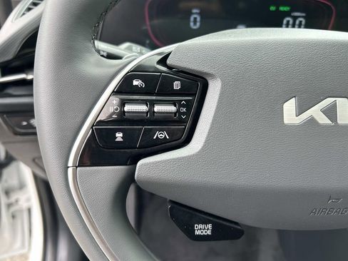 Certified 2025 Kia Niro EX FWD image 19