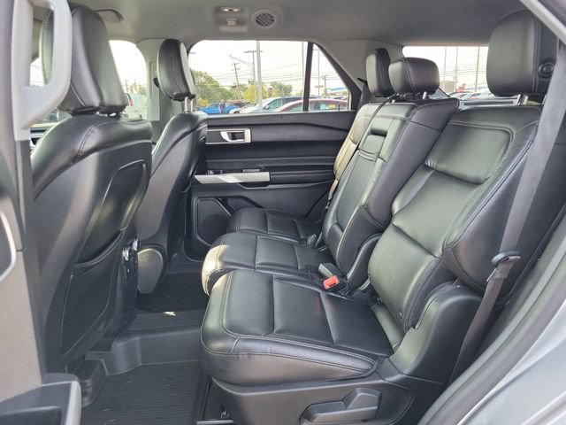 Used 2020 Ford Explorer XLT w/ Equipment Group 202A AWD/4WD image 29