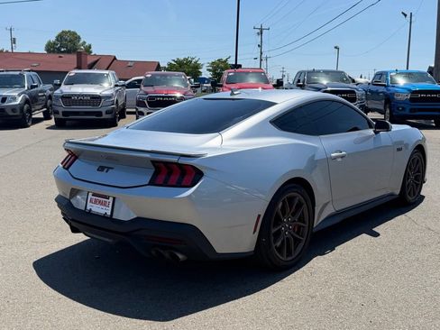 Used 2025 Ford Mustang GT Premium RWD image 3