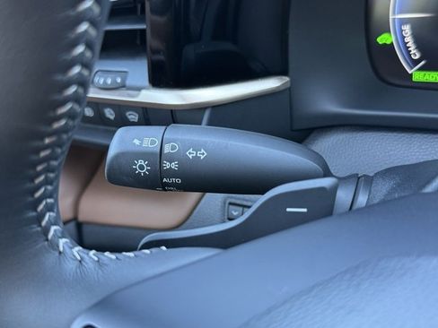 Certified 2025 Toyota Crown Signia image 28