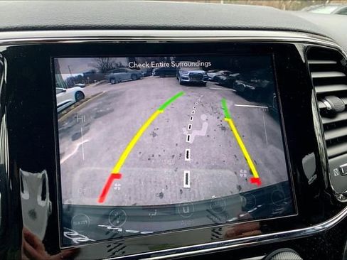 Used 2019 Jeep Grand Cherokee Altitude image 19