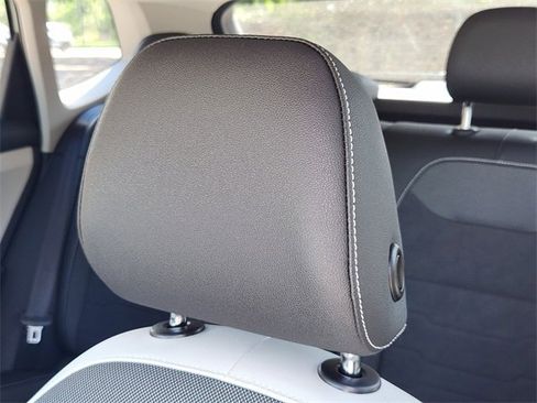 New 2025 Volkswagen Taos SE image 15