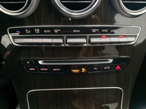 Used 2019 Mercedes-Benz GLC 300 4MATIC image 34