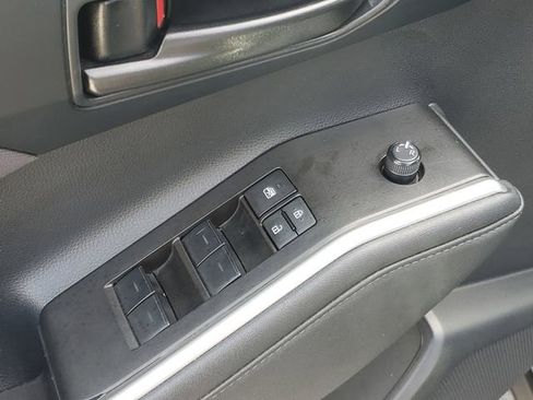 Used 2023 Toyota Highlander LE FWD image 21