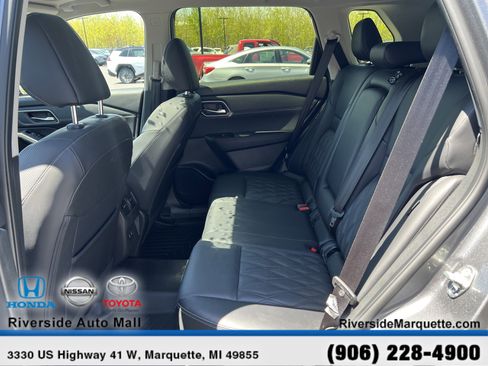Used 2024 Nissan Rogue Platinum AWD/4WD image 25
