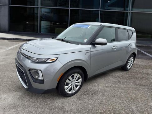 Used 2022 Kia Soul LX image 3
