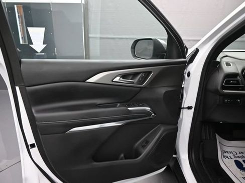 New 2027 Chevrolet Traverse LT w/ LPO, Floor Liner Package FWD image 11