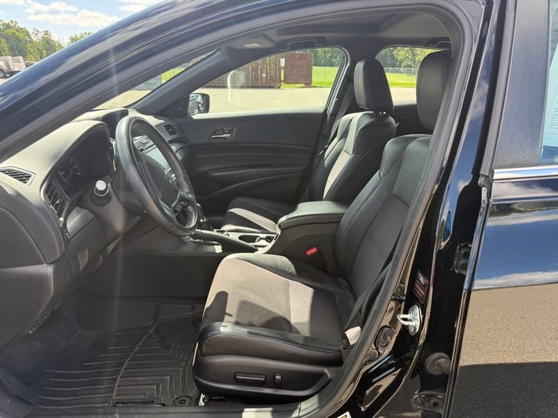 Used 2018 Acura ILX w/ Technology & A-SPEC Package FWD image 3