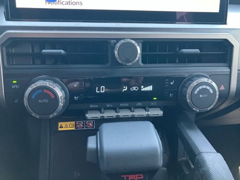 Certified 2026 Toyota 4Runner TRD Off-Road Premium AWD/4WD image 27