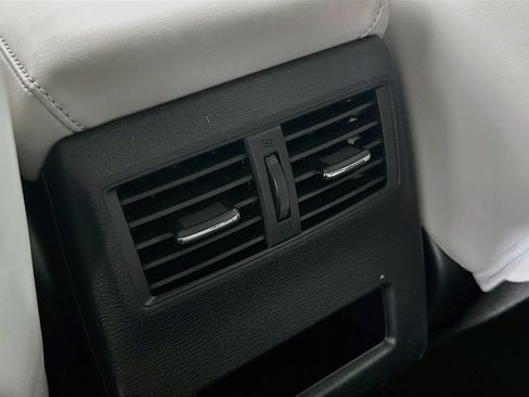 Used 2025 Mitsubishi Outlander SE FWD image 27