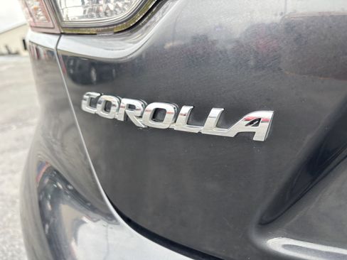 Used 2022 Toyota Corolla LE image 11