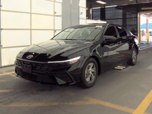 Used 2026 Hyundai Elantra SE FWD image 1