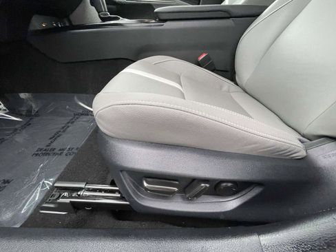 Used 2025 Toyota Camry SE w/ Convenience Package FWD image 17