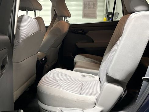 Used 2023 Toyota Highlander LE image 22