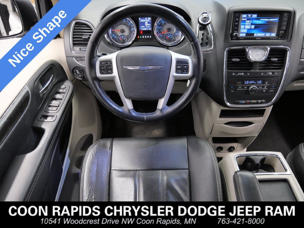 Used 2014 Chrysler Town & Country Touring FWD image 13