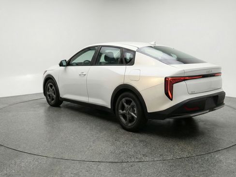 Used 2025 Kia K4 LXS image 6