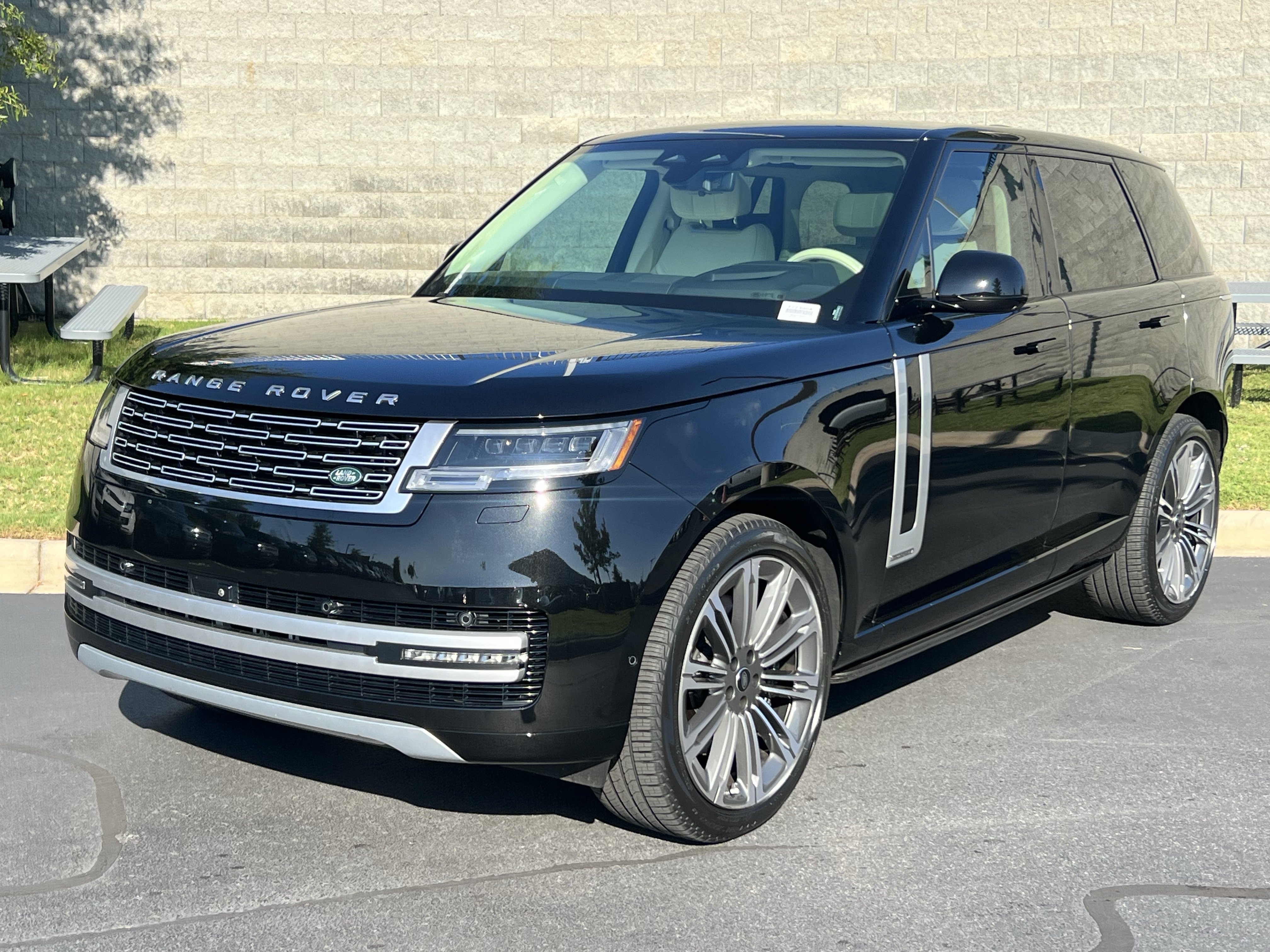 Certified 2024 Land Rover Range Rover Autobiography AWD/4WD image 1