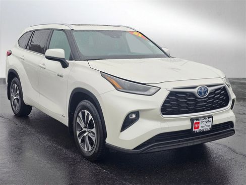 Used 2021 Toyota Highlander XLE image 7