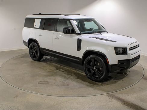 Used 2024 Land Rover Defender 130 X-Dynamic SE image 7