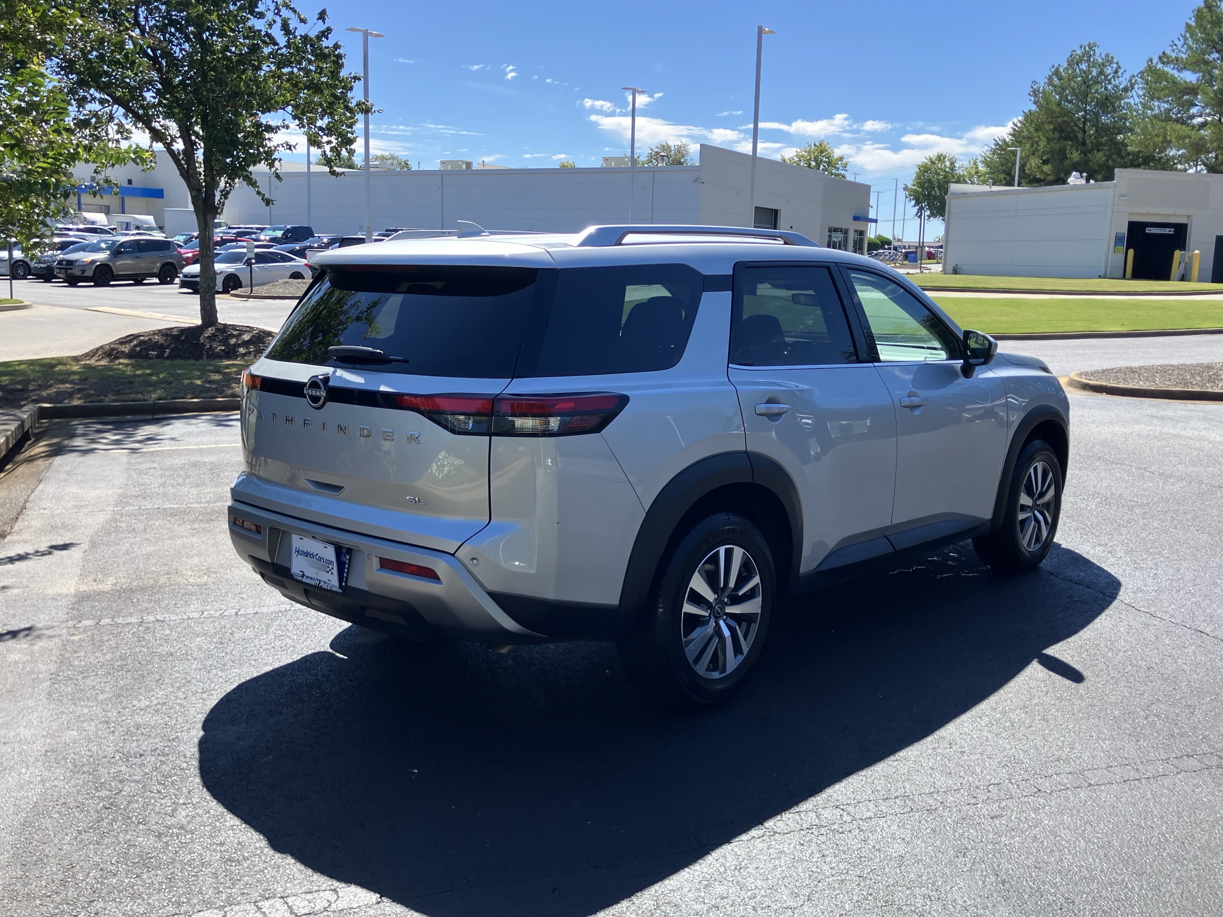 Used 2025 Nissan Pathfinder SL FWD image 10