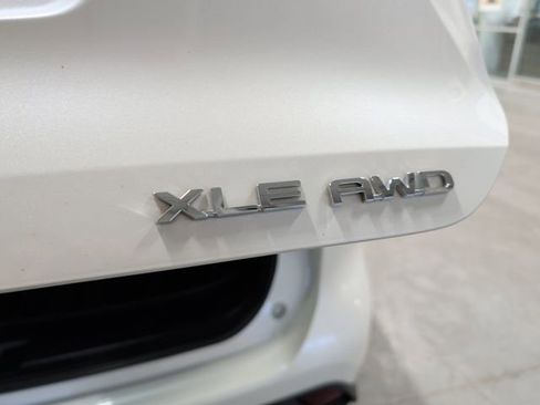 Used 2021 Toyota Highlander XLE image 38