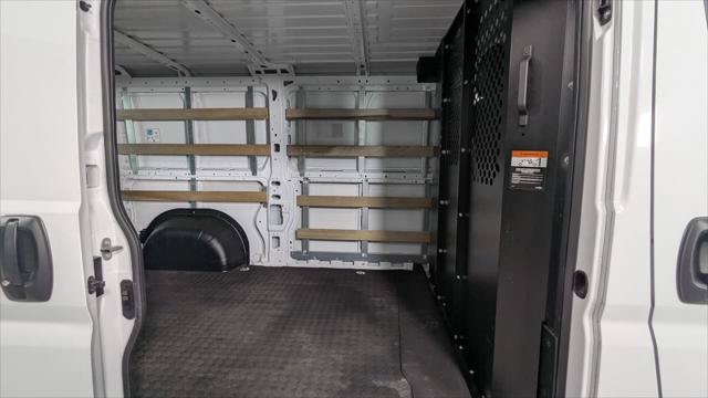 Used 2025 RAM ProMaster 2500 w/ U-Haul Equipment Group FWD image 17