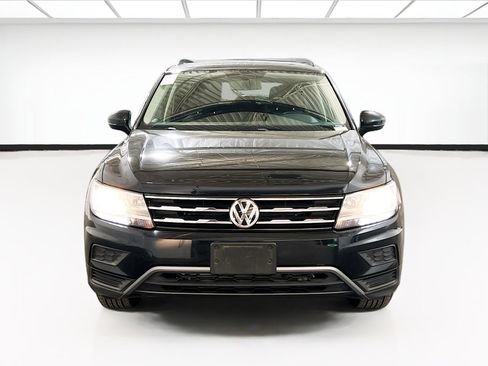 Used 2018 Volkswagen Tiguan SE w/ Panoramic Sunroof Package image 2