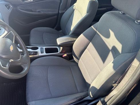 Used 2017 Chevrolet Cruze LS image 9