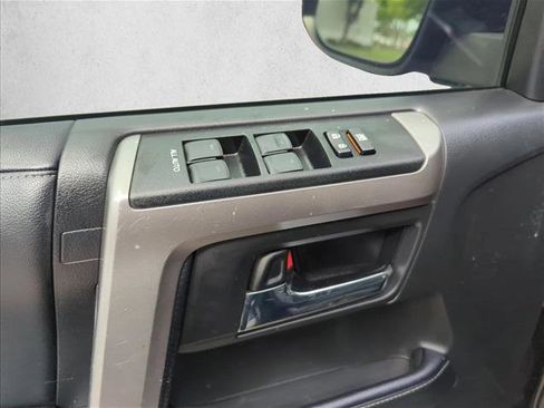 Used 2020 Toyota 4Runner SR5 AWD/4WD image 12