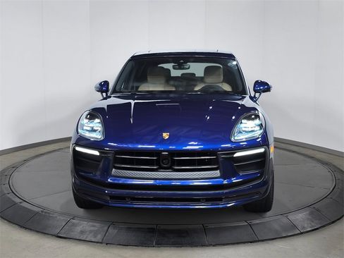 Used 2025 Porsche Macan image 2