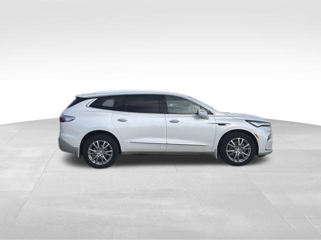 Used 2023 Buick Enclave Premium AWD/4WD image 6