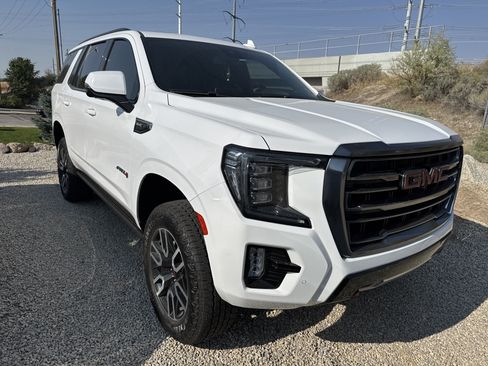 Used 2023 GMC Yukon AT4 w/ Technology Package AWD/4WD image 4