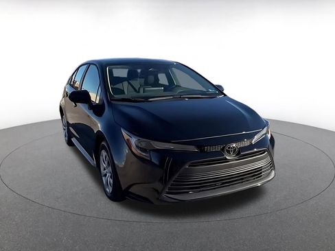 Used 2025 Toyota Corolla LE image 4