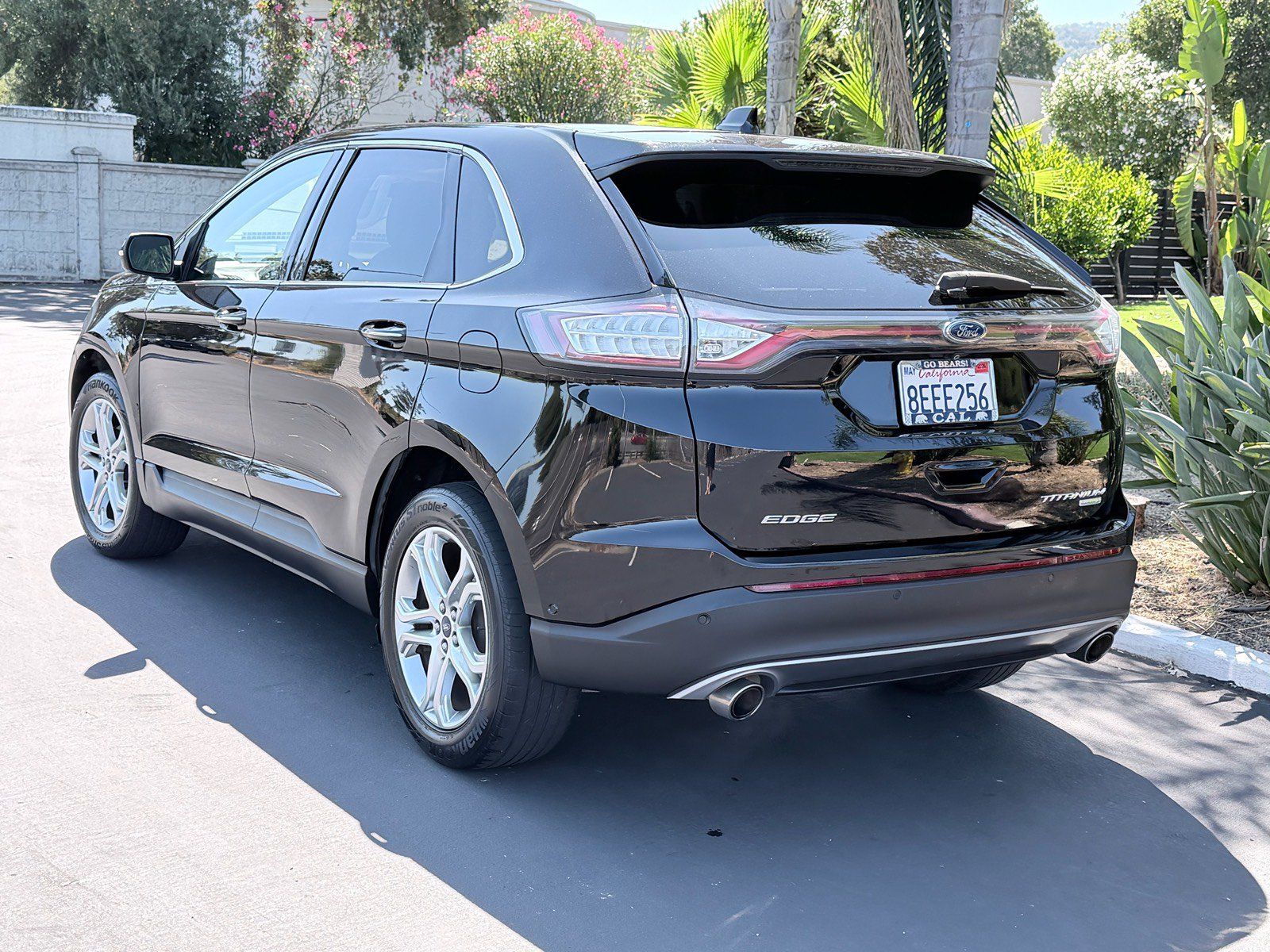 Used 2018 Ford Edge Titanium w/ Equipment Group 302A FWD image 3