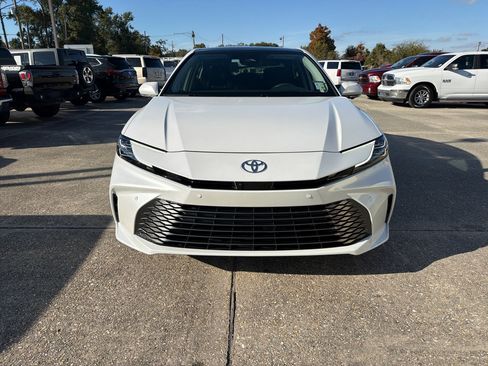 Used 2025 Toyota Camry XLE image 12