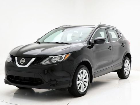 Used 2019 Nissan Rogue Sport SV image 2