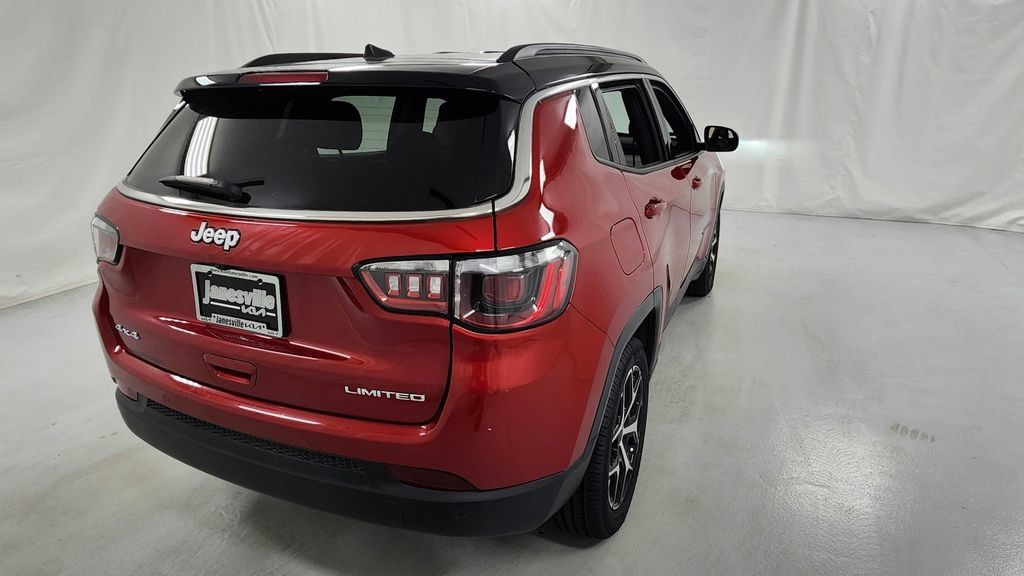 Used 2025 Jeep Compass Limited AWD/4WD image 3