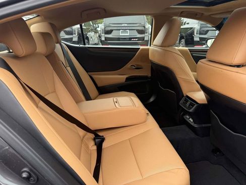 Used 2024 Lexus ES 250 w/ Premium Package image 18