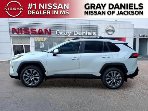 Used 2023 Toyota RAV4 XLE Premium FWD image 4