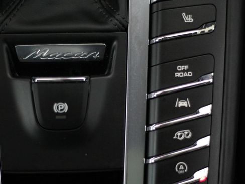 Used 2018 Porsche Macan GTS AWD/4WD image 31