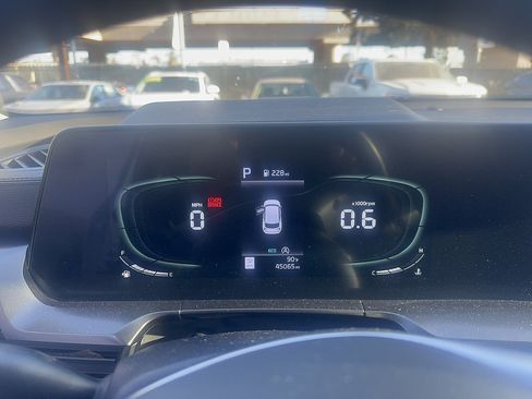 Used 2024 Kia Telluride LX FWD image 5