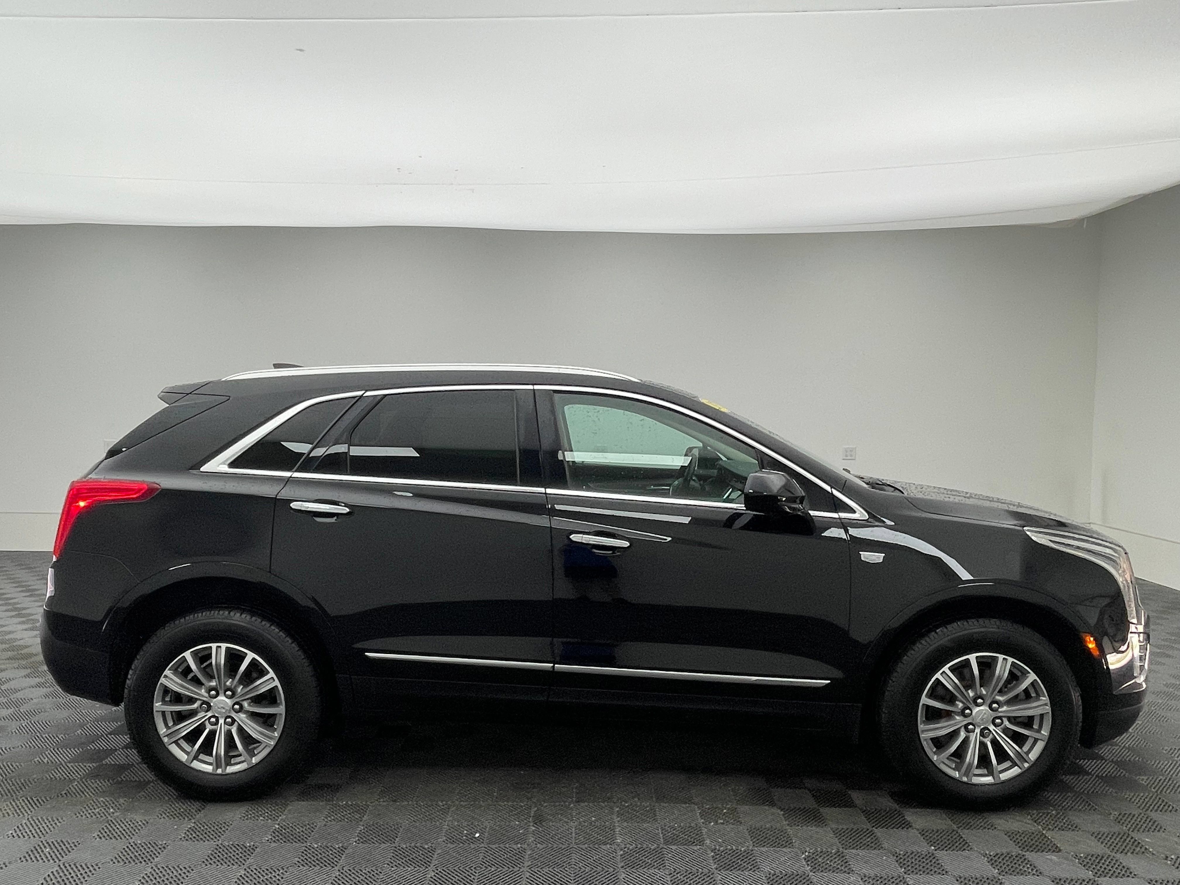 Used 2017 Cadillac XT5 Luxury w/ Driver Awareness Package AWD/4WD image 7